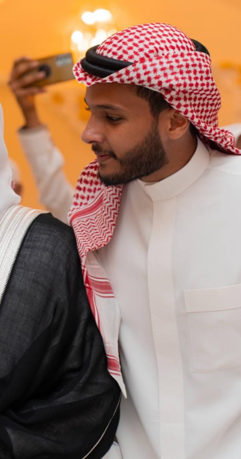 معن الجيزاني.. فنان سعودي شاب يواصل صناعة اسمه في الساحة الغنائية بخطوات متصاعدة