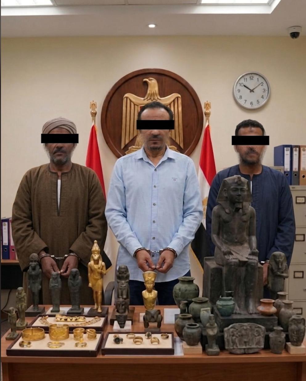 االأجهزة الأمنية بالفيوم تضبط متهمين في واقعة تنقيب غير مشروع عن الآثار داخل مزرعة بمركز طامية