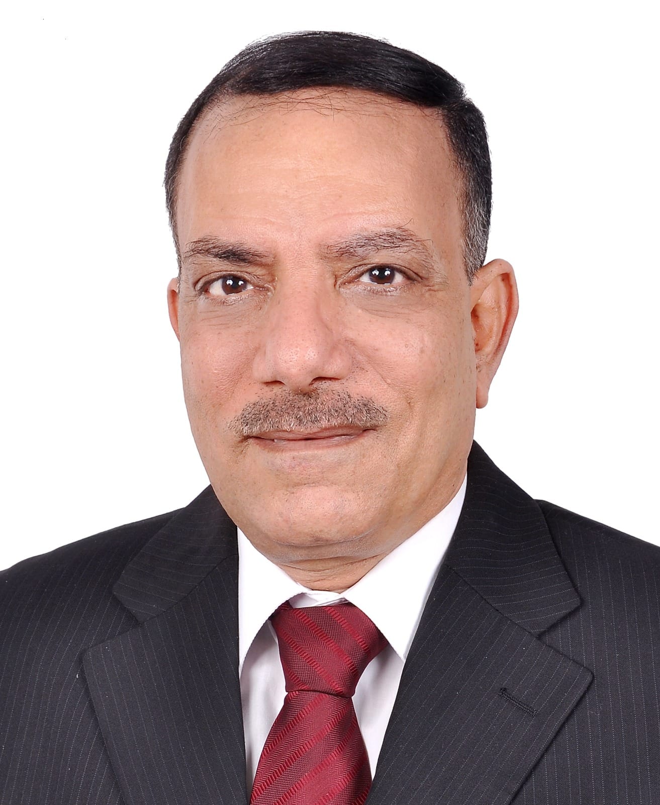 الجريمة المنظمة عبر الحدود  الوطنية  في المجال الرقمي" د/ فكرى فؤاد أحمد أستاذ النظم والتحول الرقمى