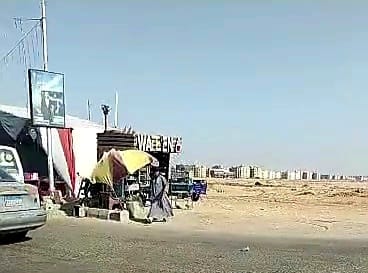 البلطجية والمتسولون يسيطرون على أرصفة العاشر من رمضان وسط غياب الرقابة