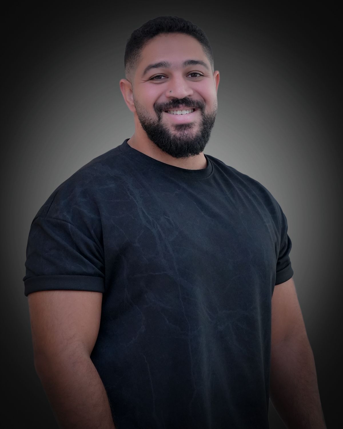 من كاميرا صغيرة إلى KM STUDIOS.. رحلة كريم أشرف داخل عالم المدارس