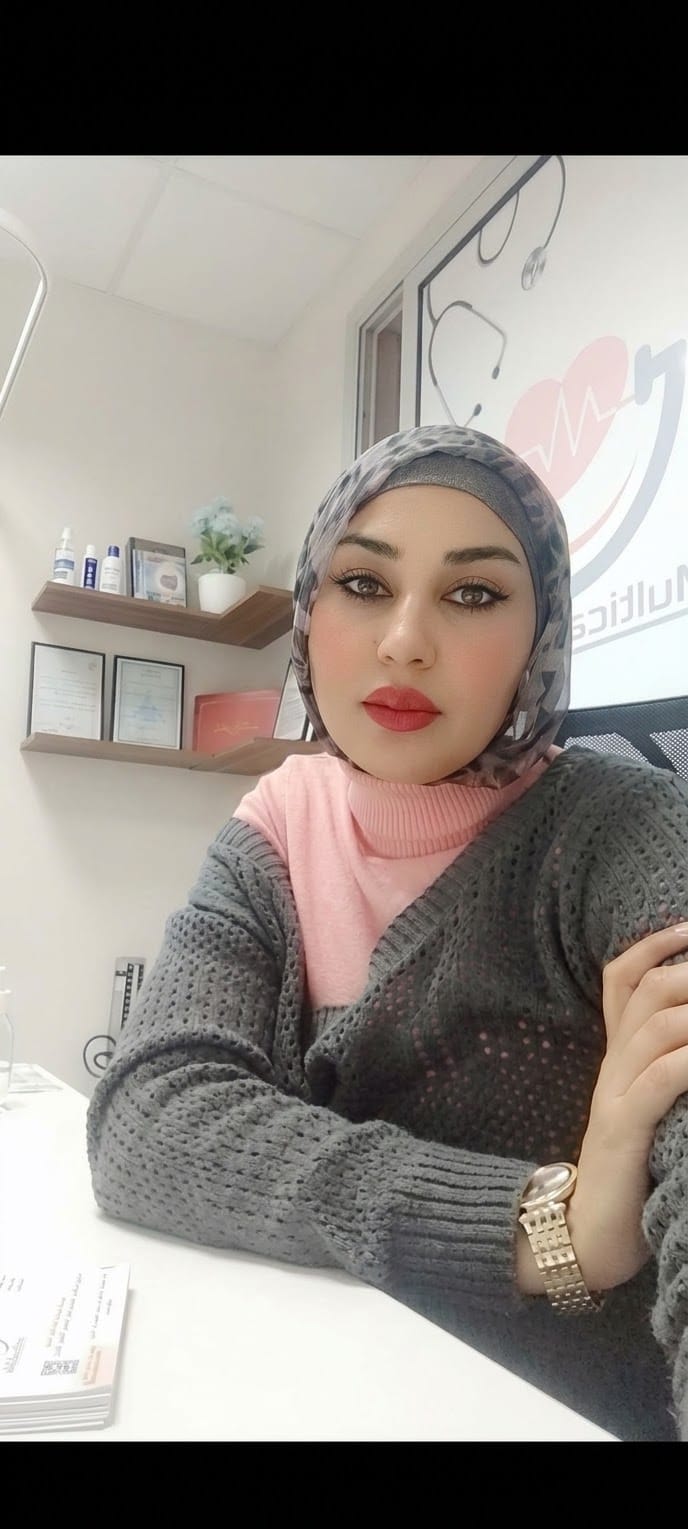 تشير د. آمال حامد، أخصائية العلاج النفسي، إلى أن تجاهل الضغوط المستمرة والمشاعر السلبية قد يؤدي تدريجياً إلى الإرهاق النفسي وتأثير مباشر على العلاقات الشخصية